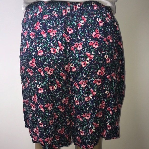 2x$18 West Loop Size L/XL Floral Pull Elastic Waistband Tie Waist Shorts New - Picture 3 of 5